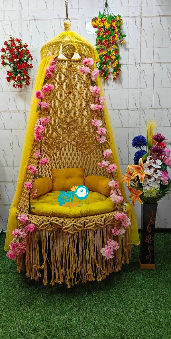 সুতার তৈরি দোলনা